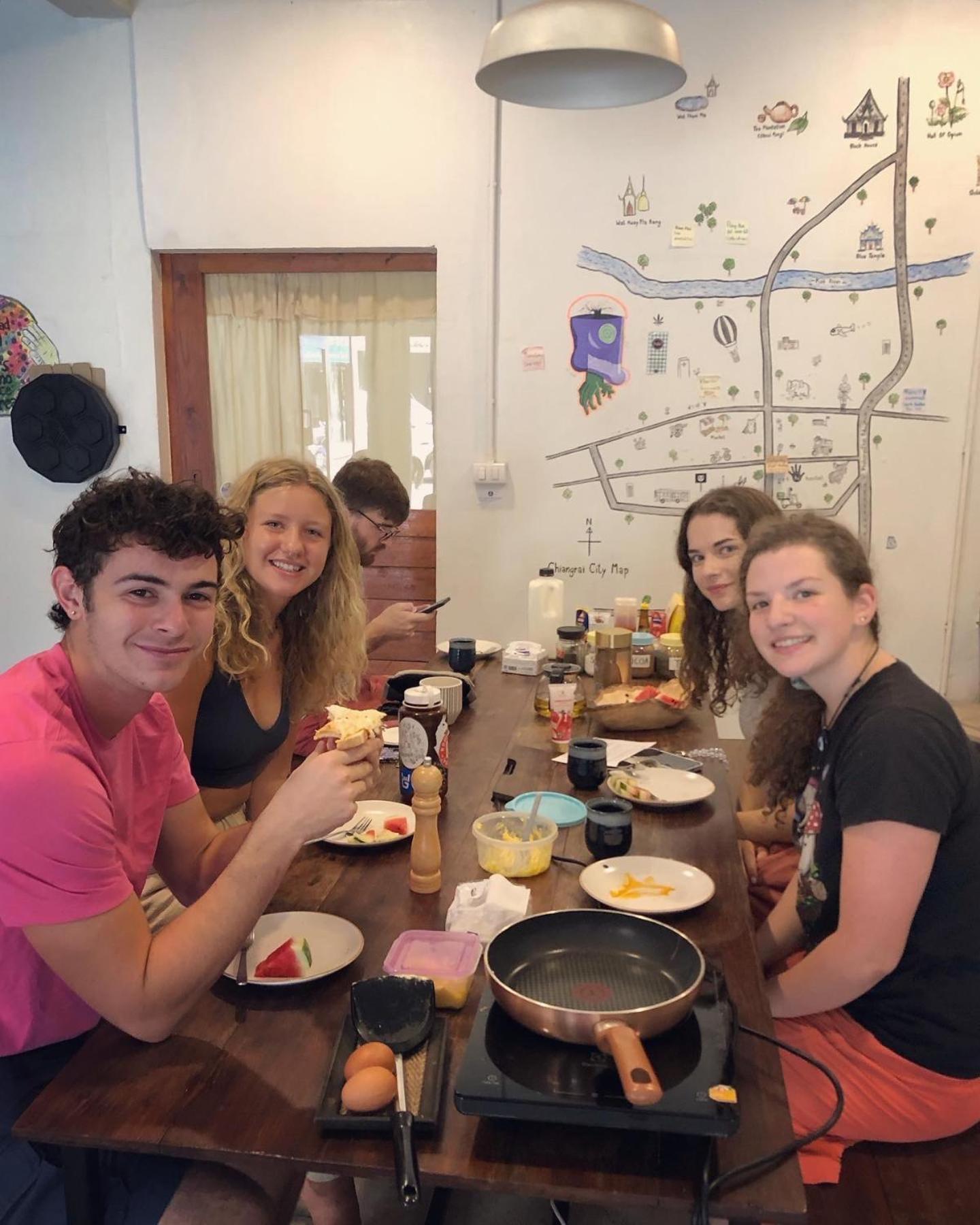Together Backpackers Hostel Чианг Рай Екстериор снимка